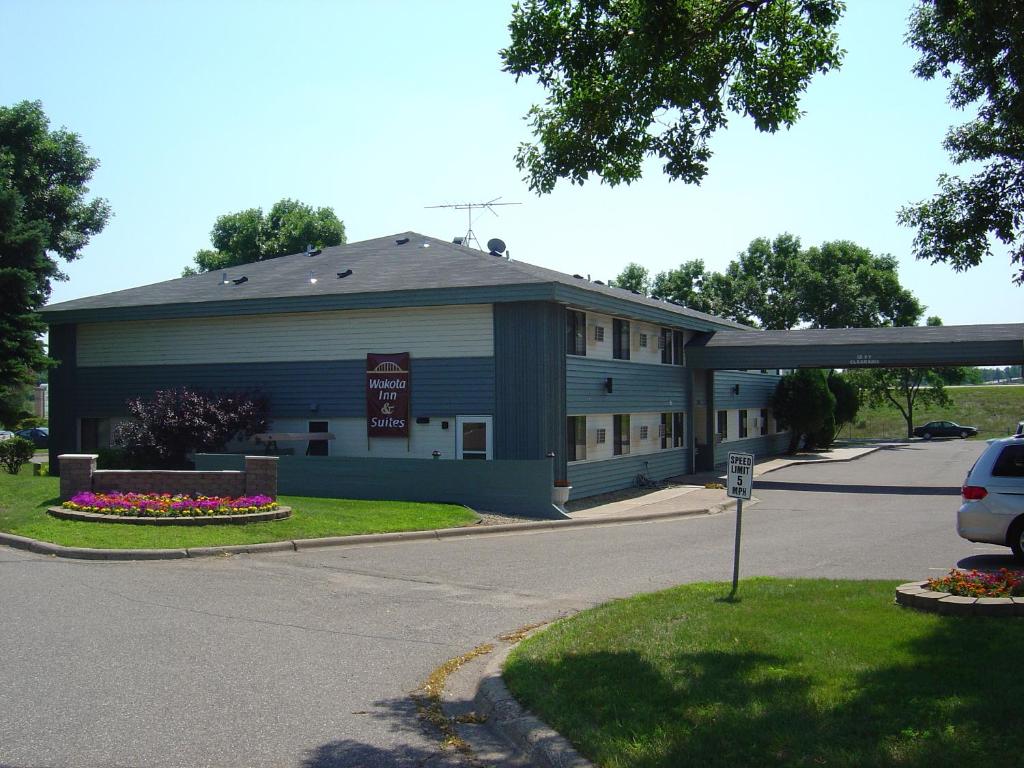 Wakota Inn and Suites image