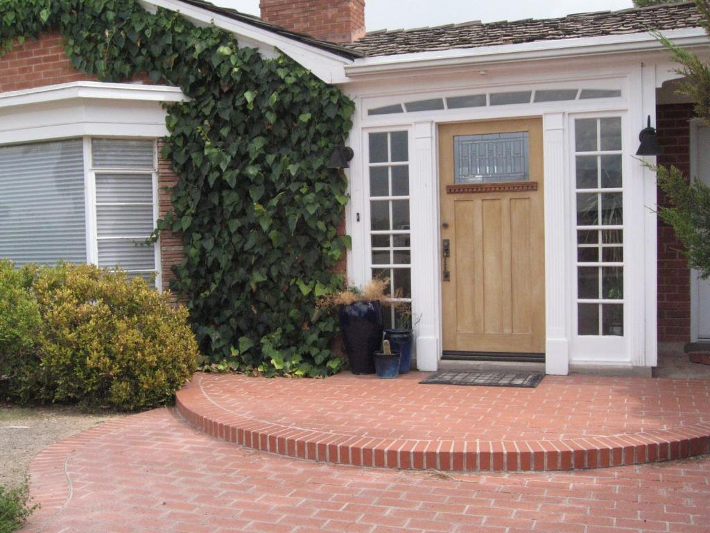 Mon Ami Bed and Breakfast image
