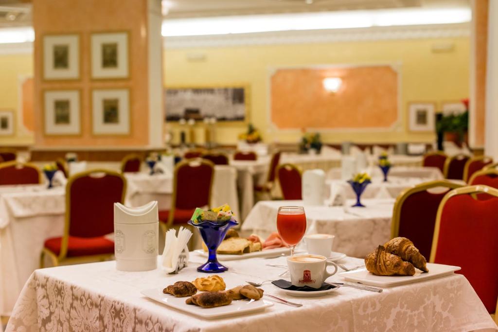 Mariano IV Palace Hotel photo 4