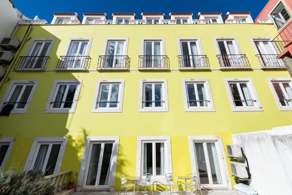 Alfama – Lisbon Lounge Suites – One-Bedroom Apartment with River View