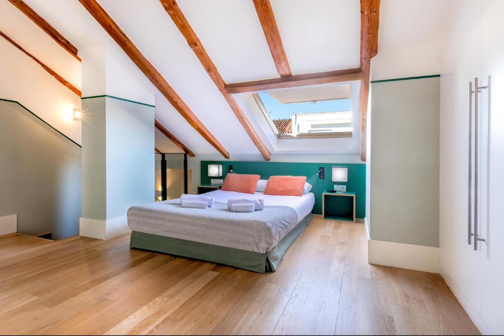 Duplex 2 Bedroom 2 Bath Dormer Apt