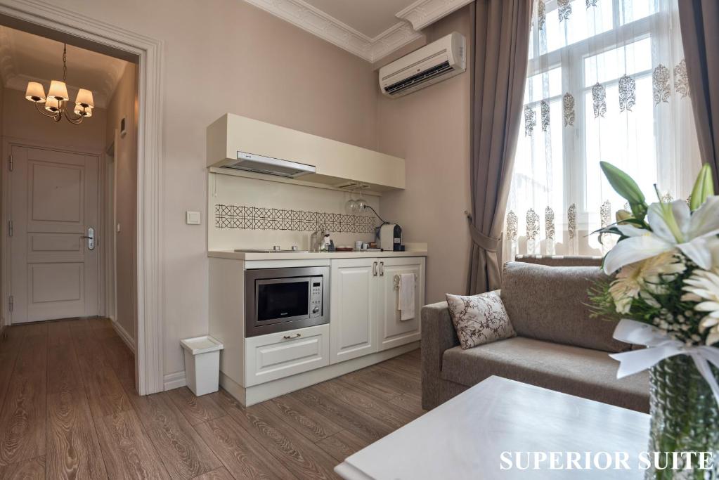 Louis Appartements Galata – Junior Suite photo 5
