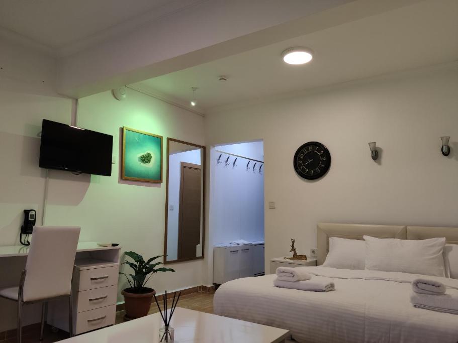 Hotel Best Apart – Deluxe Double or Twin Room