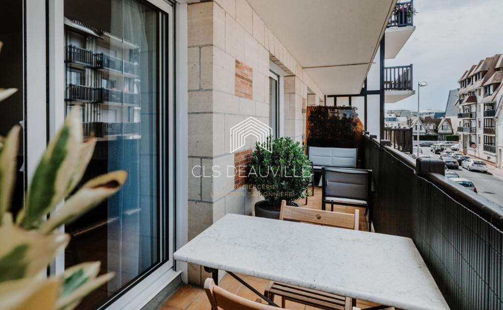 Le Mirabeau CLS Deauville – Apartment with Terrace