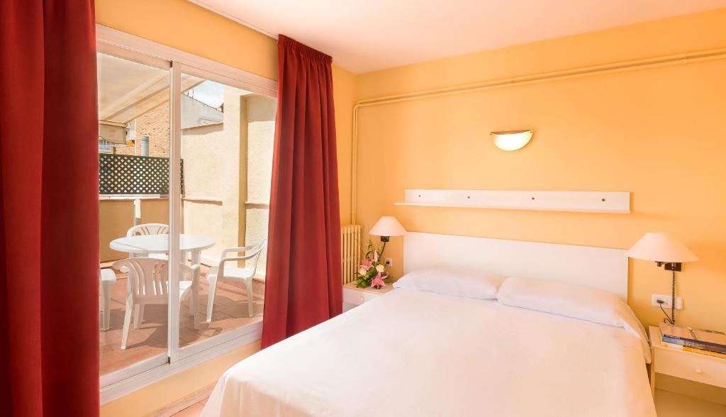 Aparthotel Bertrán – One-Bedroom Apartment (2 Adults) photo 7