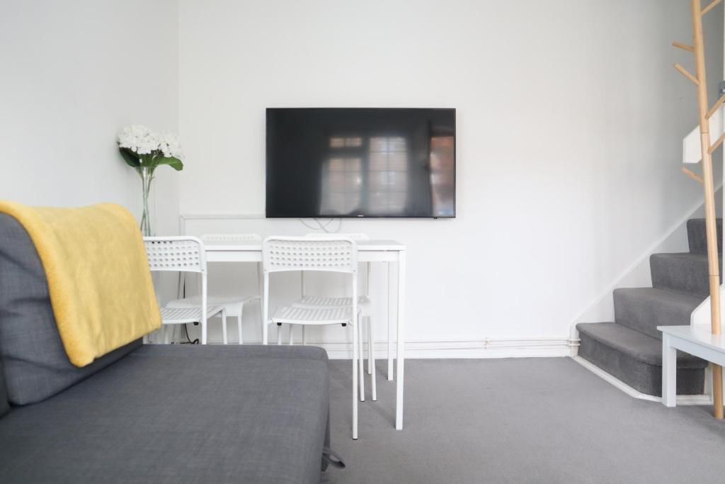 TTSA- Essential 1 Bedroom Apt Balham-Free Parking photo 6