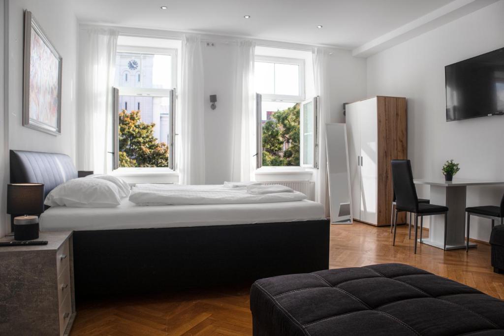 Private Rooms in Spacious 7-Bedroom Apartment Near Hauptbahnhof – Triple Room with Shared Bathroom photo 1