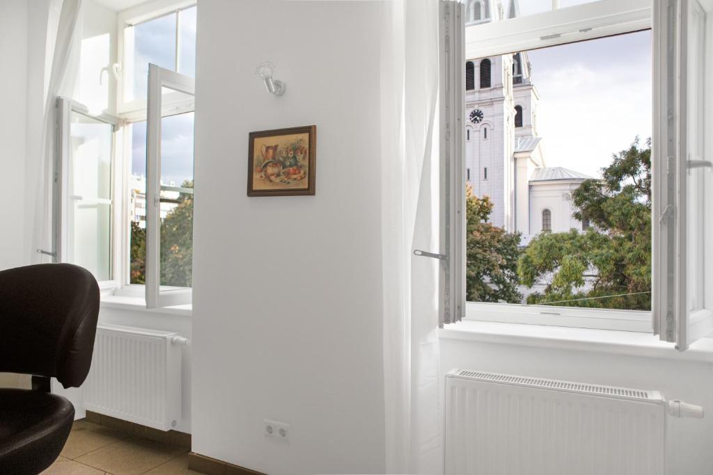 Private Rooms in Spacious 7-Bedroom Apartment Near Hauptbahnhof – Triple Room with Shared Bathroom photo 2