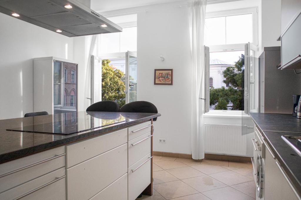 Private Rooms in Spacious 7-Bedroom Apartment Near Hauptbahnhof – Triple Room with Shared Bathroom photo 5