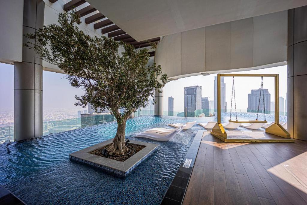 Magical Apt with Rooftop Pool & Burj Khalifa View! – Apartment photo 7