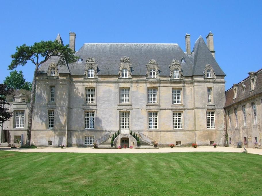 Chateau de Courseulles