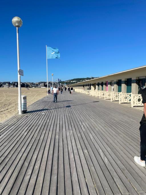 Voilier port deauville avec parking prive gratuit