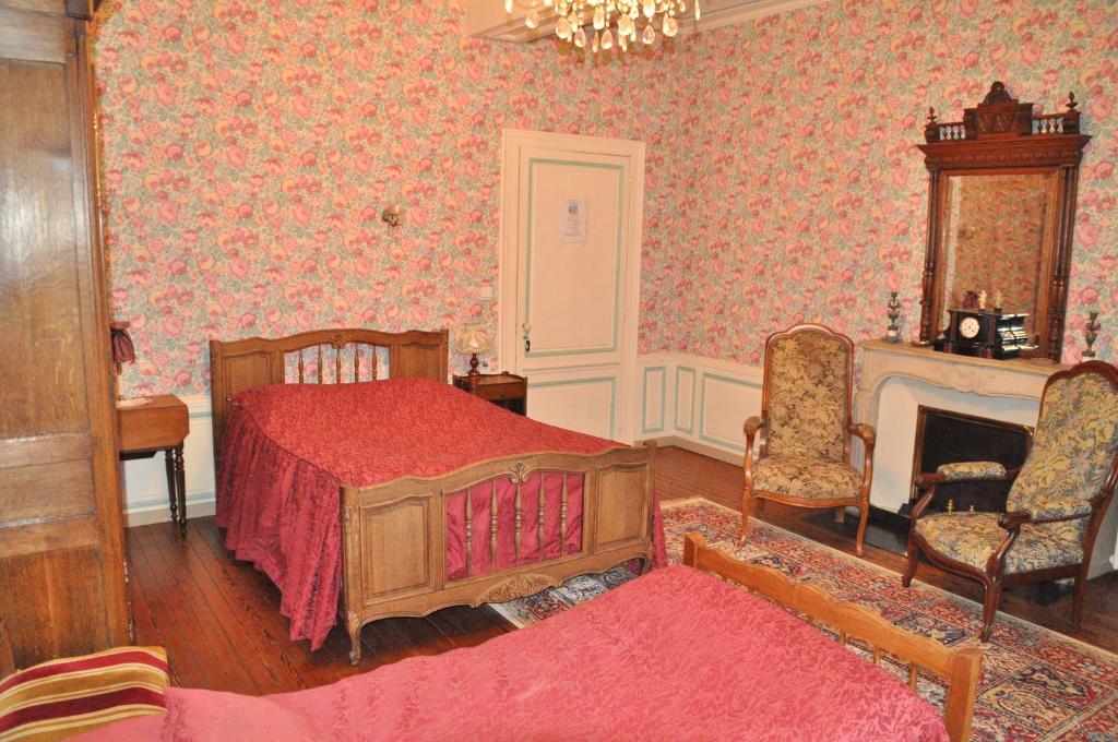 Chambres d&rsquo;Hôtes Le Manoir d&rsquo;Esneval – Double Room with Bath