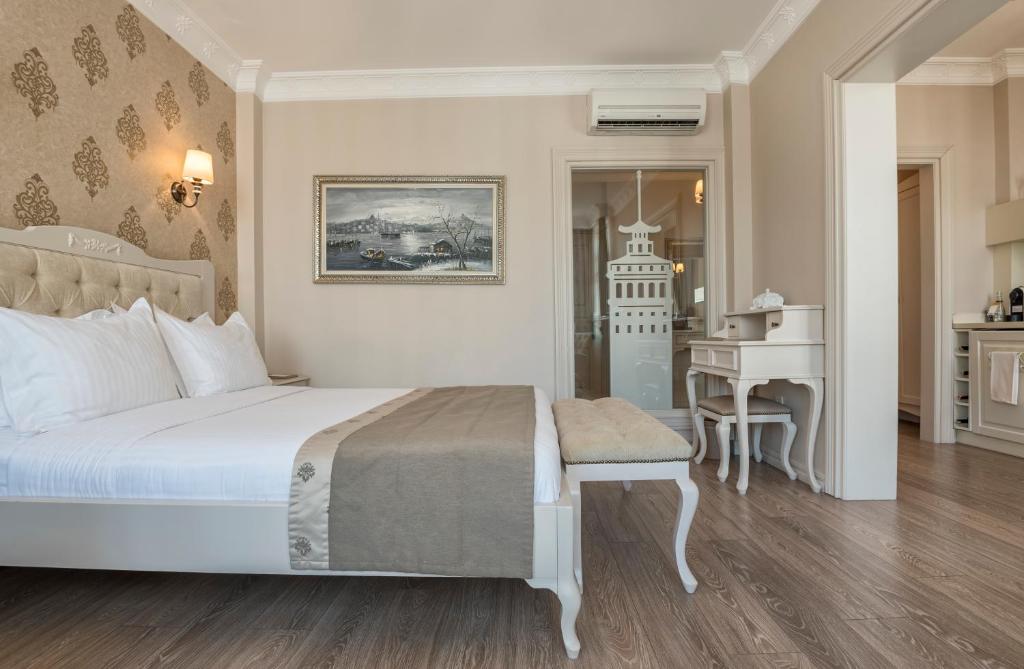 Louis Appartements Galata – Junior Suite photo 2