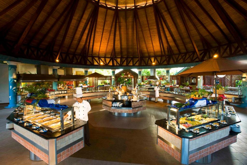VIK hotel Arena Blanca — Restaurant & bars in Bavaro, La Altagracia