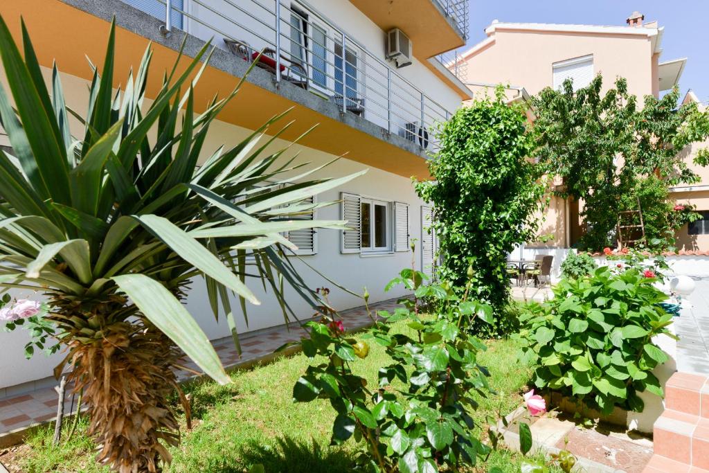 Apartmani Mandic with parking photo