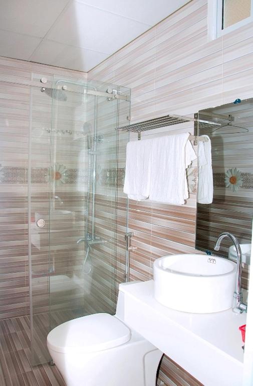Bathroom, Blue Sea 2 Hotel Nha Trang in Nha Trang