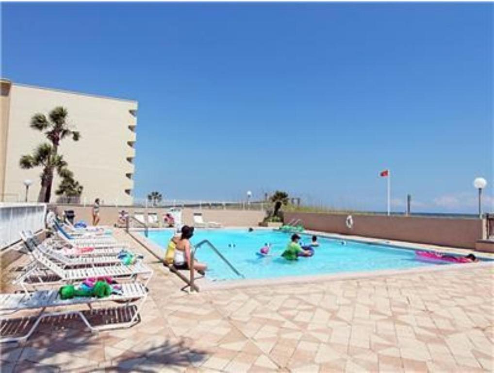 Popular attractions Area Nearby Property