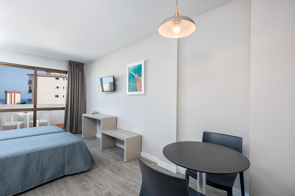 Veramar Aparthotel — Hotel rooms in Fuengirola, Andalusia