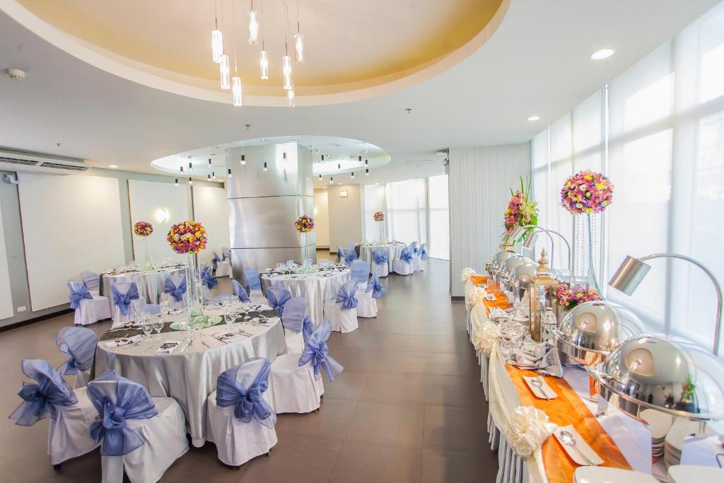 Banquet hall, The Exchange Regency Residence Hotel Managed by HII in Manila