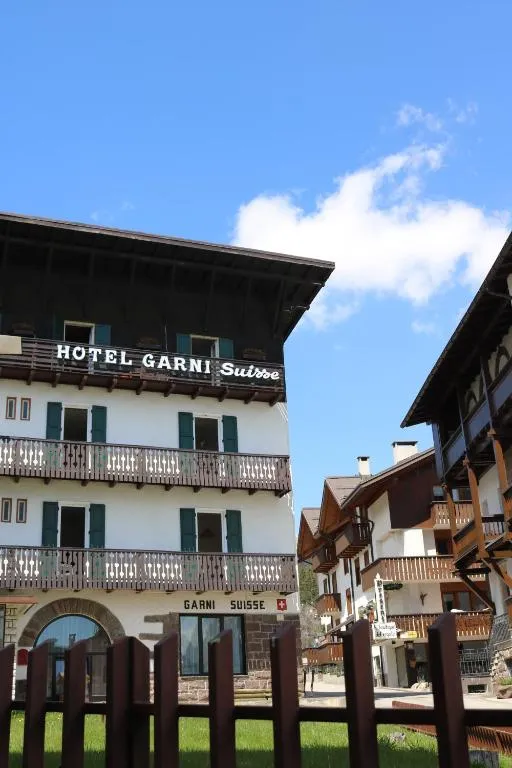 Hotel Garni Suisse, hotel in San Martino di Castrozza