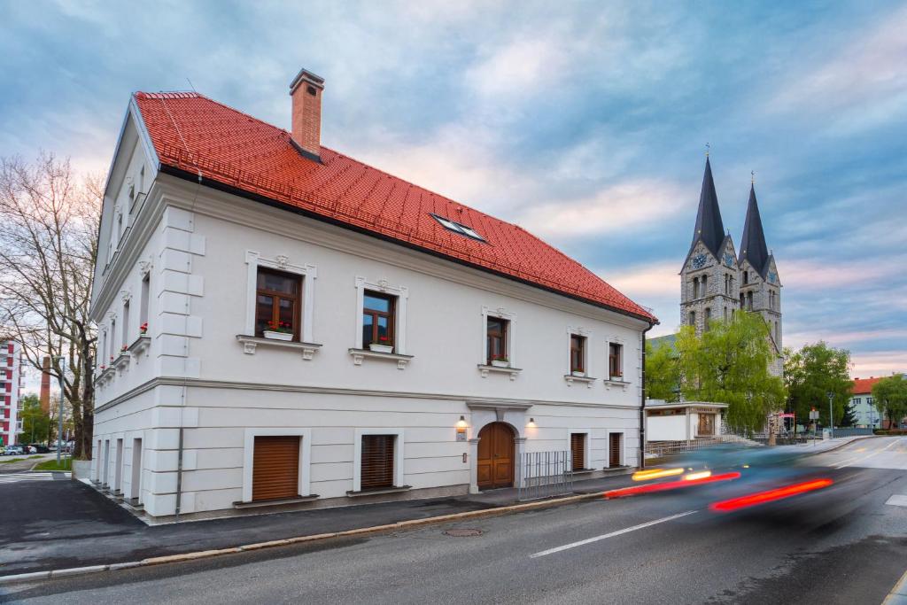 Hostel Bearlog Kocevje — Hotel in Kocevje