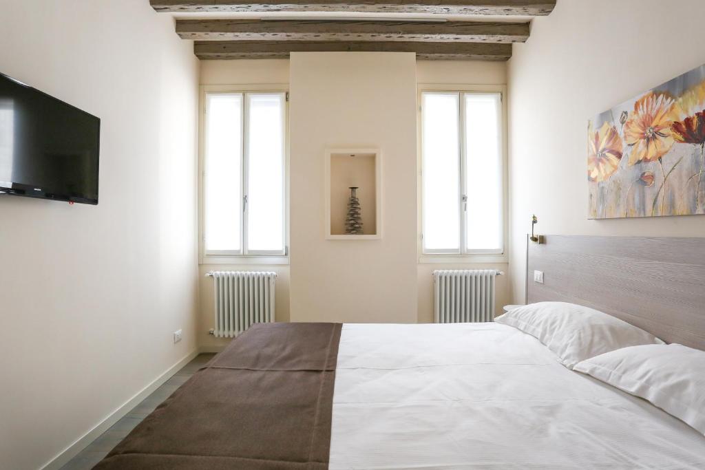 Rialto Suite 1602 photo