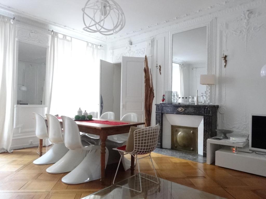 Les Serruriers - Appartement Spacieux avec Terrasse &amp; Parking — Hotel in Strasbourg