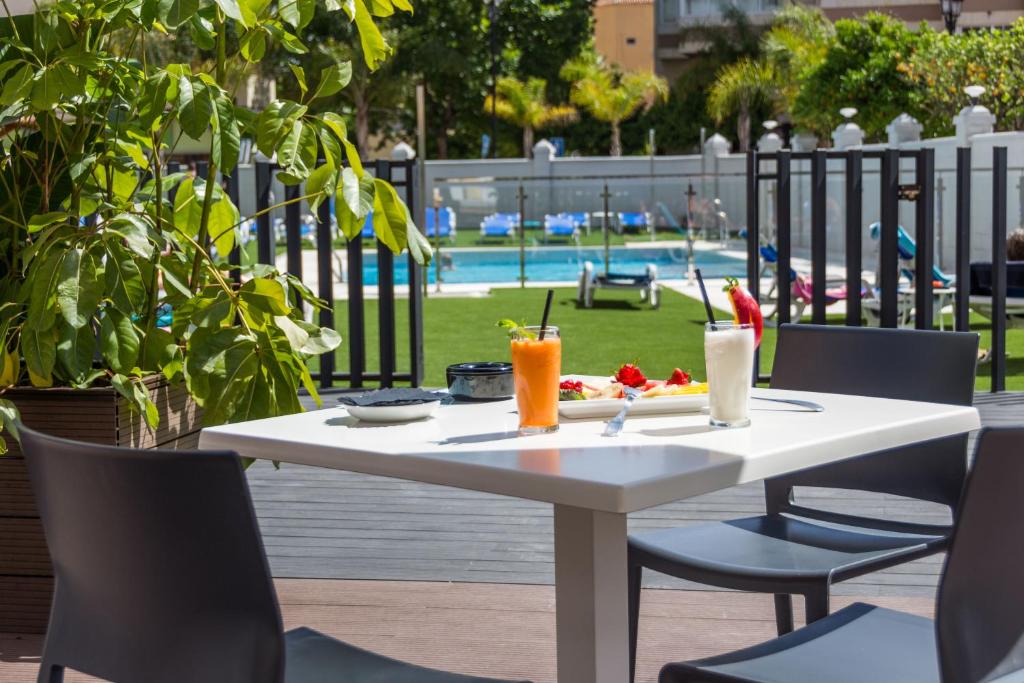 Veramar Aparthotel — Swimming pool in Fuengirola, Andalusia