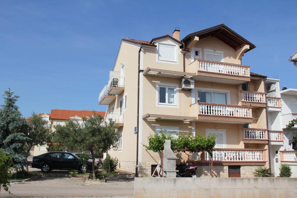 apartmani Mirko Storic — Hotel in Vodice