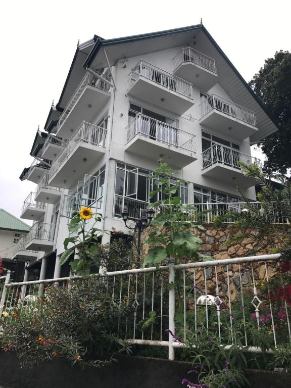 Misty Paradise of Lake Gregory — Hotel in Nuwara Eliya