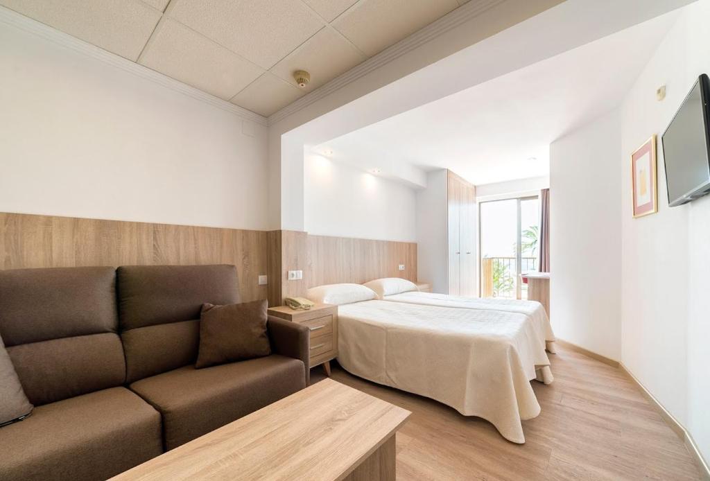 Hotel Montemar — Hotel rooms in Benidorm, Valencian Community