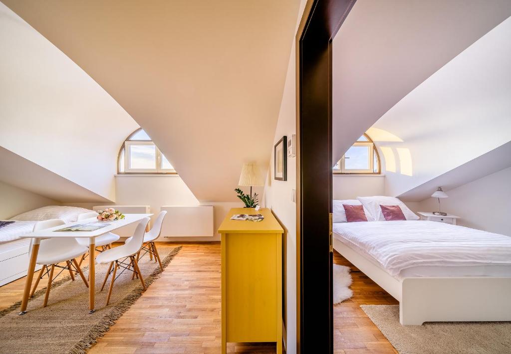 Rooftop Triplex Apartment in Centre photo