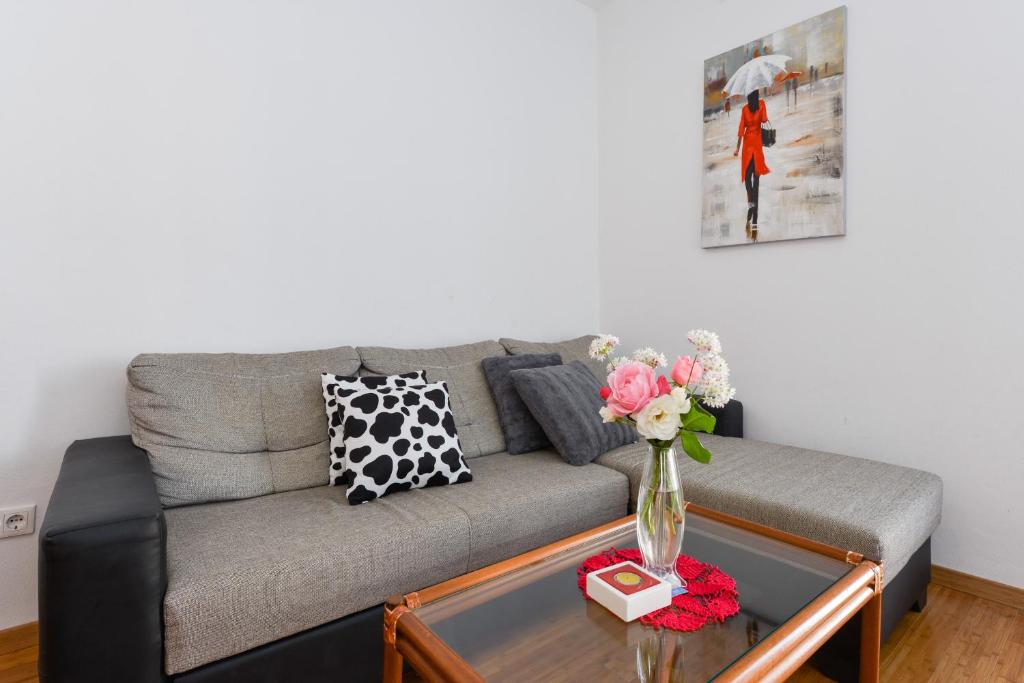 Apartmani Mandic with parking — Hotel in Zadar