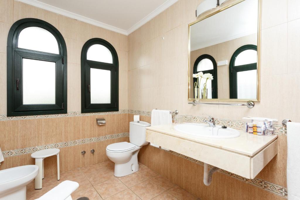 Globales Pueblo Andaluz — Hotel rooms in Marbella, Andalusia