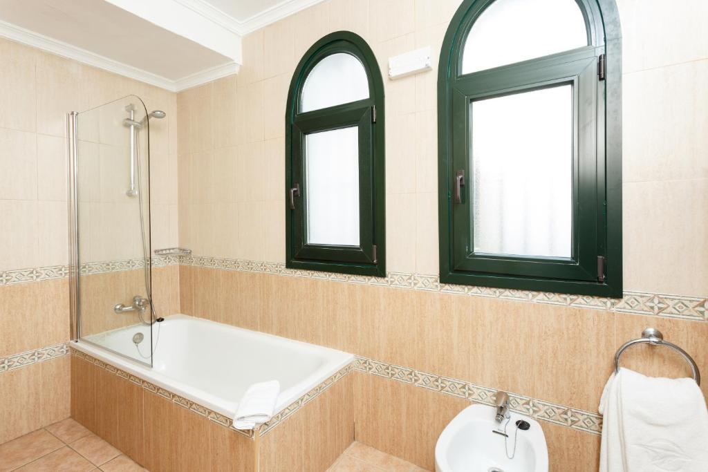 Globales Pueblo Andaluz — Hotel rooms in Marbella, Andalusia