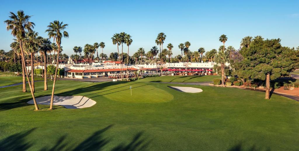 golfbana (i anslutning till hotellet)