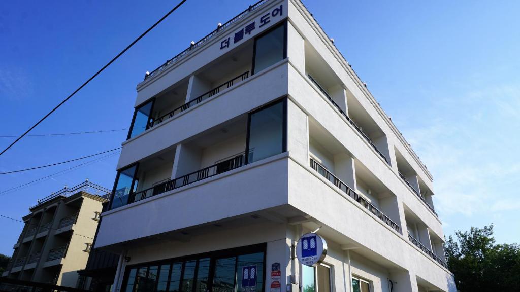 블루 도어 호스텔 게스트하우스 호텔 상세 정보