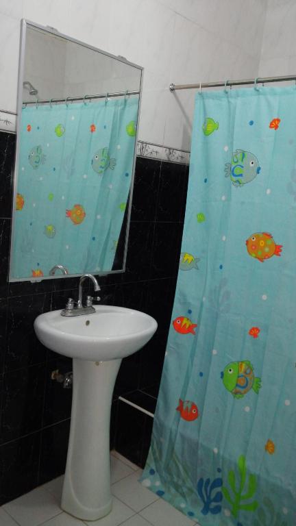 YELLOW  HOUSE  ROOM OR HOUSE RENTAL photo