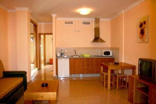 Apartamentos María Del Carmen - 3