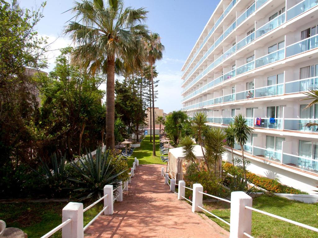 Hotel Palia Las Palomas — Hotel building in Torremolinos, Andalusia