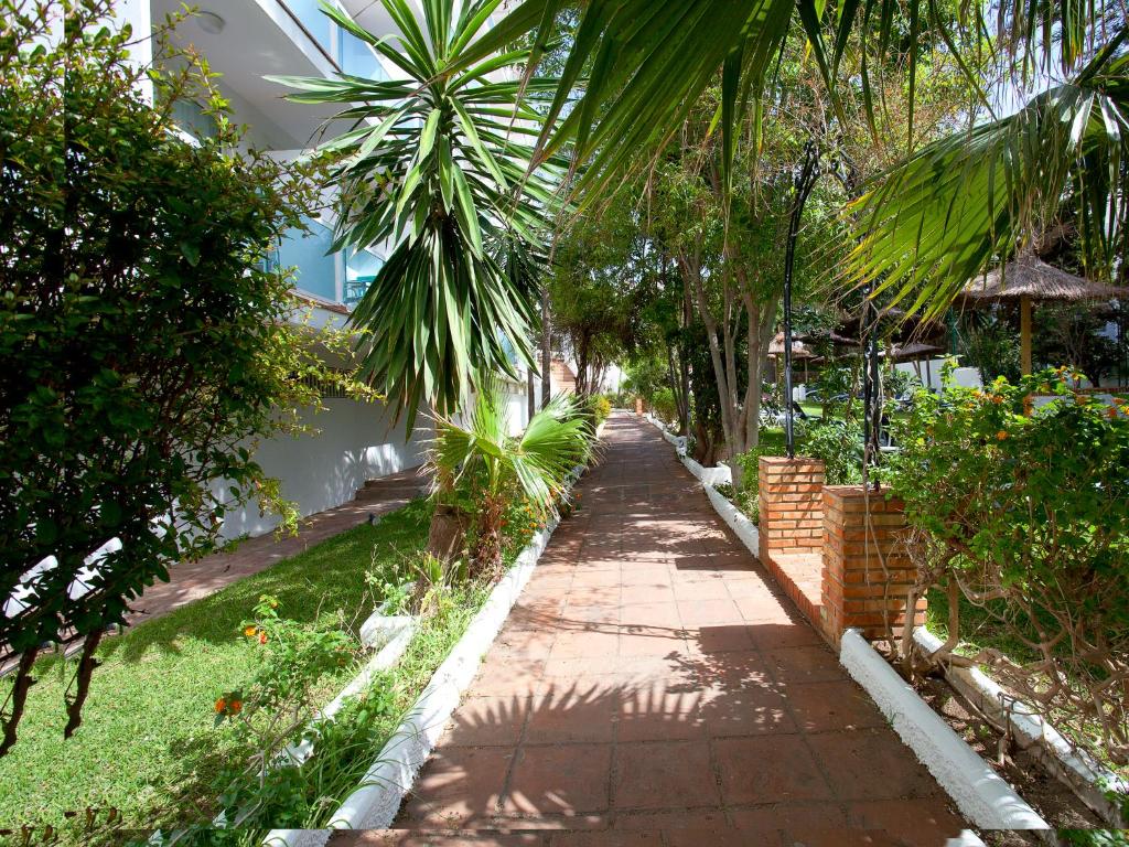 Hotel Palia Las Palomas — Hotel building in Torremolinos, Andalusia