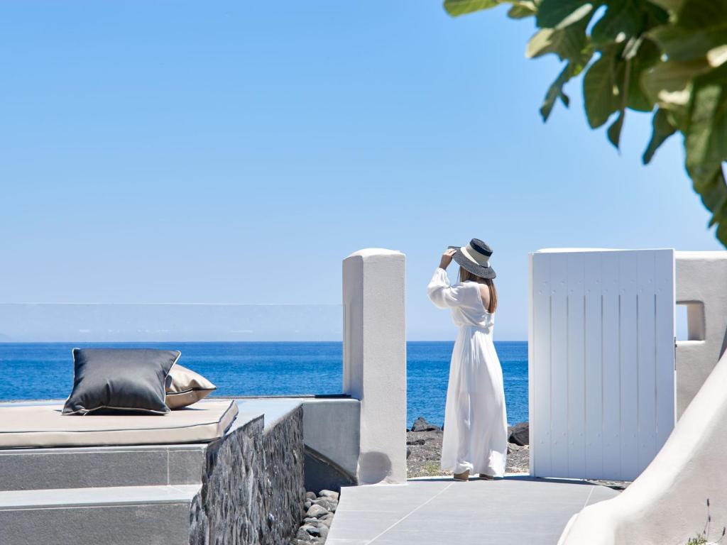 Incognito Beach Villa Santorini photo