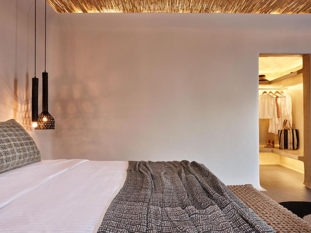 Incognito Beach Villa Santorini photo