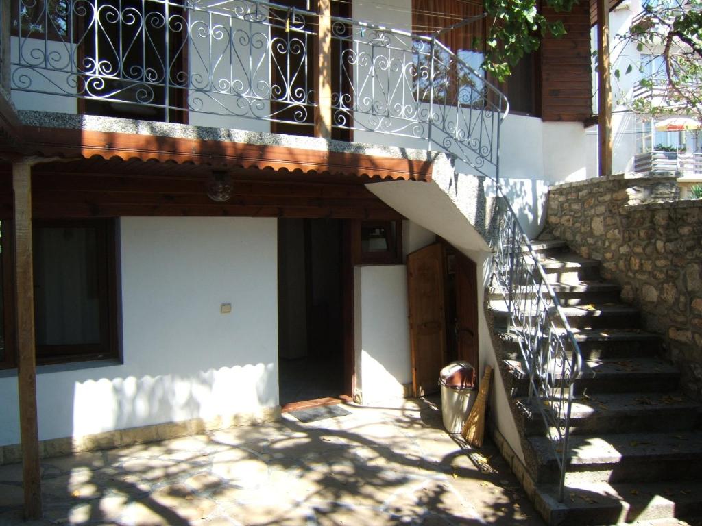 Regina's Guesthouse photo