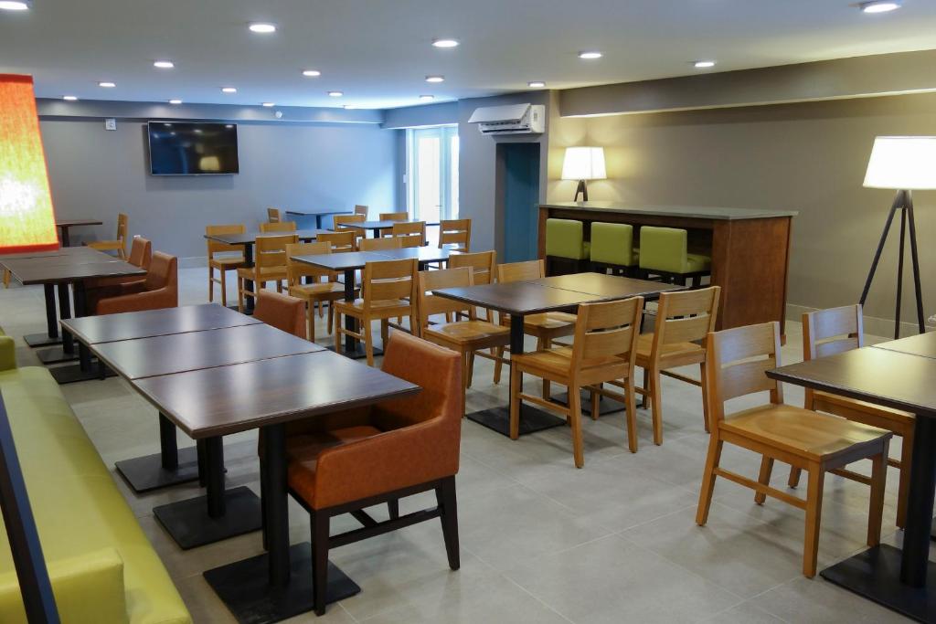 Shared lounge/TV area, Country Inn & Suites by Radisson, Gatlinburg, TN in Gatlinburg (TN)