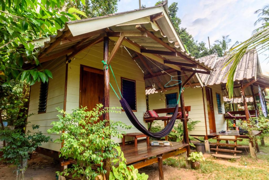 Exterior view, Yak Bungalow in Koh Chang