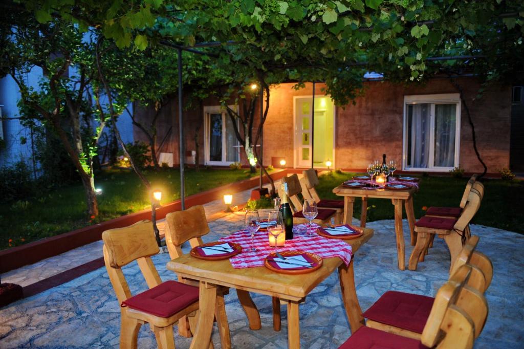 Apartments Amigo — Hotel in Kotor