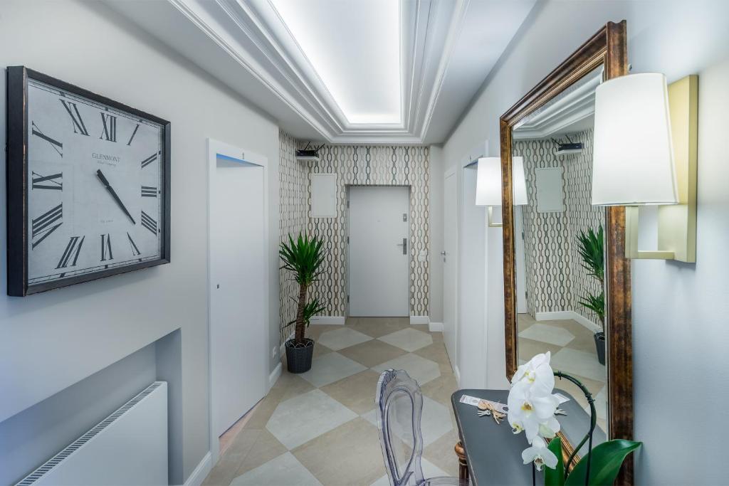 Sea Sail Apartments photo