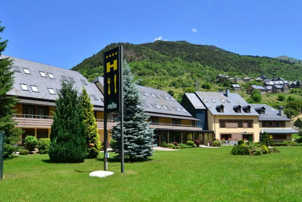 Hotel & Restaurante Peña，位于阿洛斯的酒店